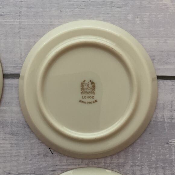 Lenox Holiday Dimension Coaster Set Of 4 Christmas Holly Berry Porcelain USA - Picture 9 of 12